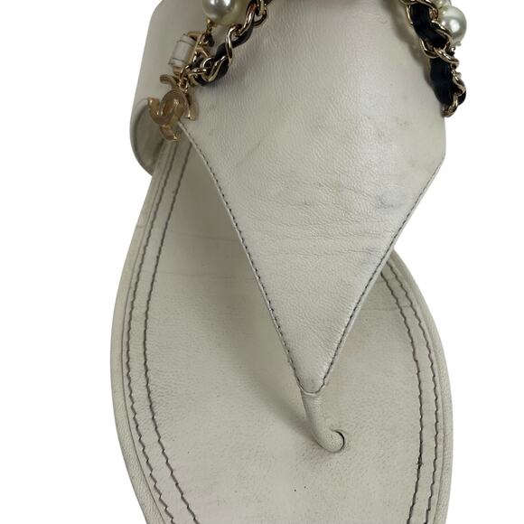 Chanel Pearl & Chain CC Logo Embellished Thong Sandal White Size 40 - Picture 6 of 14
